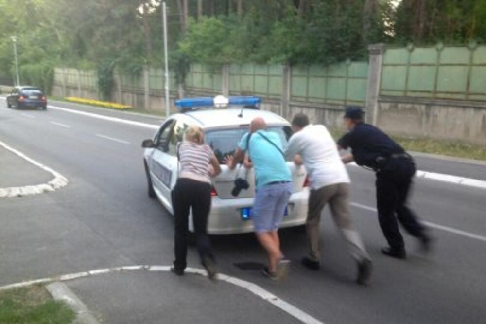 Novinari pomažu policiji, Srbija, Foto: Blic