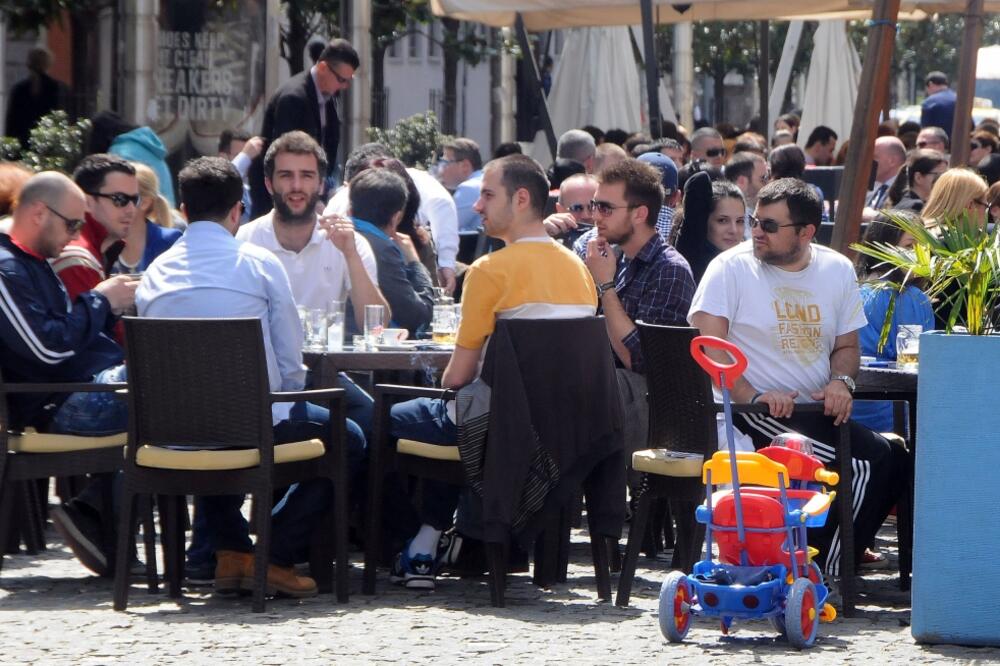 Podgorica, šetnja, kafići, Foto: Luka Zeković