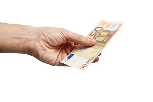 "Dan": DPS davao po 50 eura glasačima u Pljevljima
