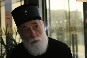 Dan: Mitropolit Mihailo nije mogao da uđe kod pape Franja