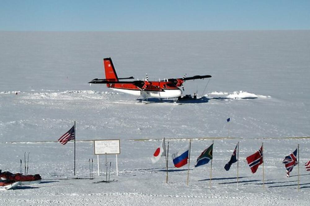 Antarktik, avion, Foto: News.com.au