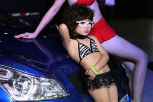 Skandal u Kini: 5-godišnje djevojčice u bikinijima na sajmu...