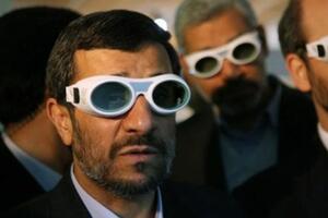 Ahmadinedžad: Ko gomila oružje, taj je retardiran