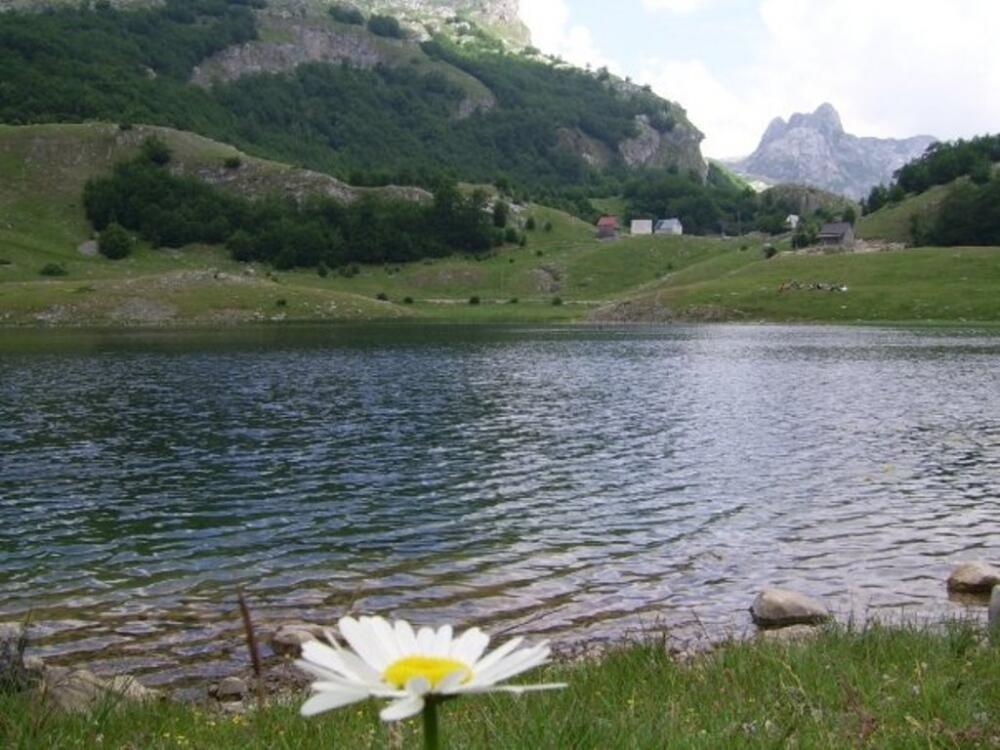 Bukumirsko jezero