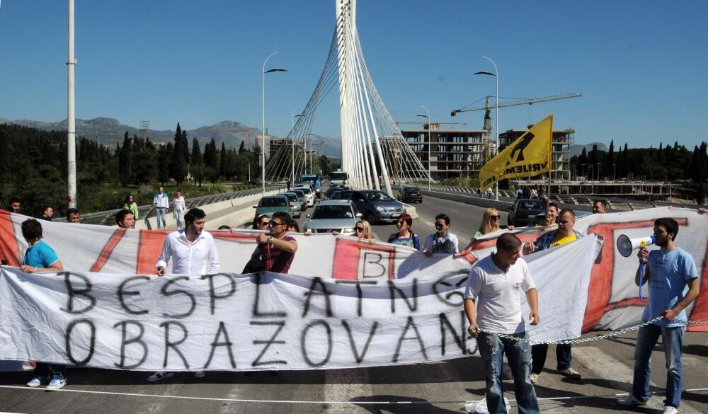 blokada mosta Mans i studenti