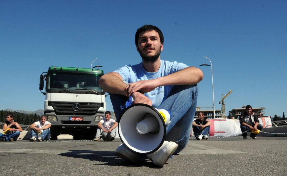 blokada mosta Mans i studenti