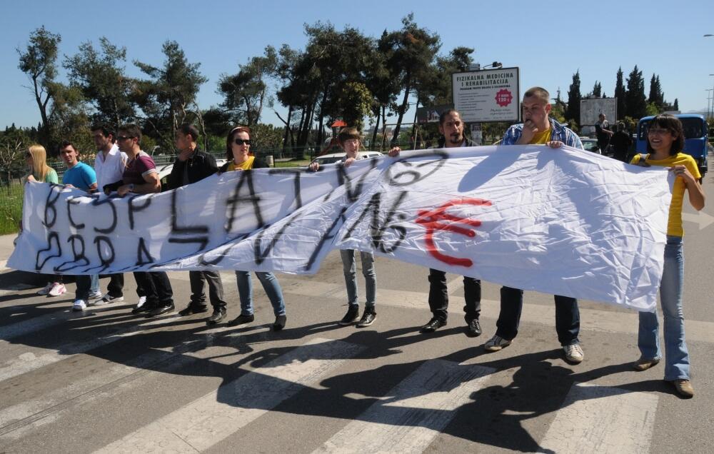 blokada mosta Mans i studenti