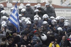 Grčka: Novi sukobi nakon sahrane penzionera koji se ubio