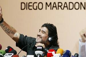 Maradona na finalu Kupa Italije između Juventusa i Napolija