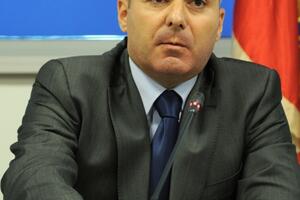 Veljović odustao od tužbe protiv Medojevića