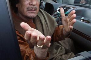 Interpol raspisao "crvenu potjernicu" za Gadafijem
