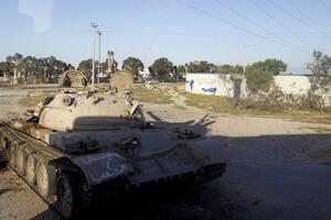 Gadafi granatira Misratu, pobunjenici napreduju ka Bregi
