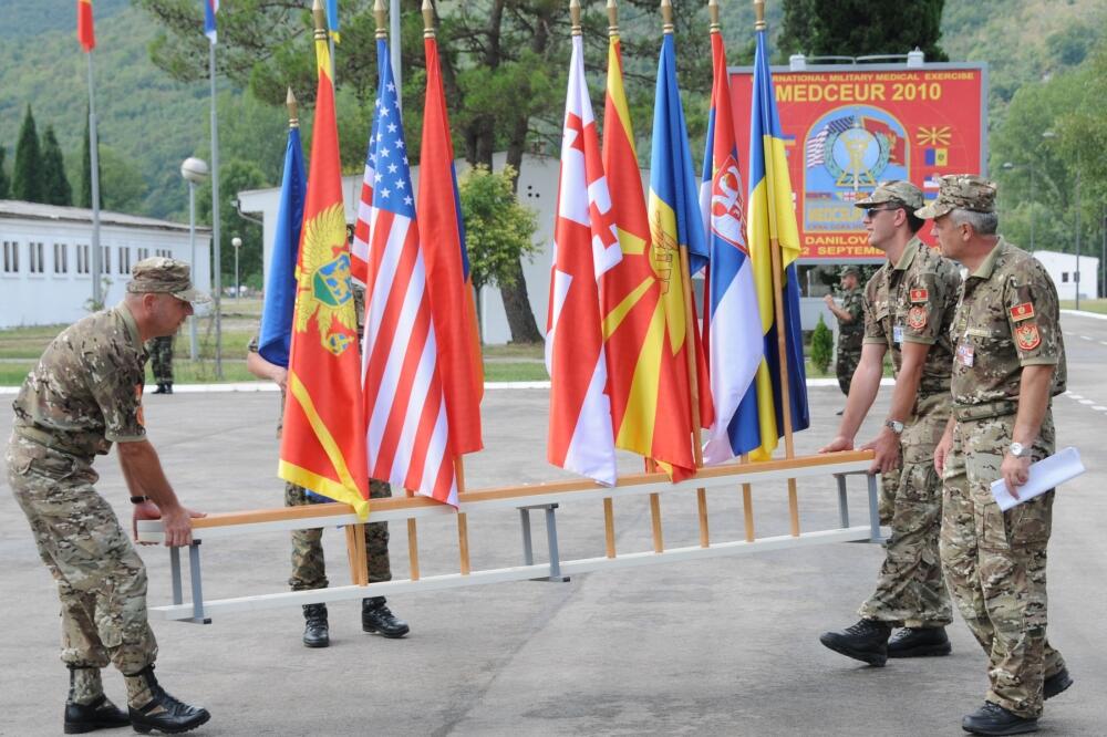 nato, Foto: Savo Prelević