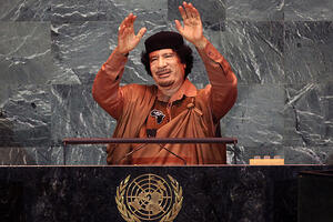 Interpol izdao potjernicu za Gadafijem