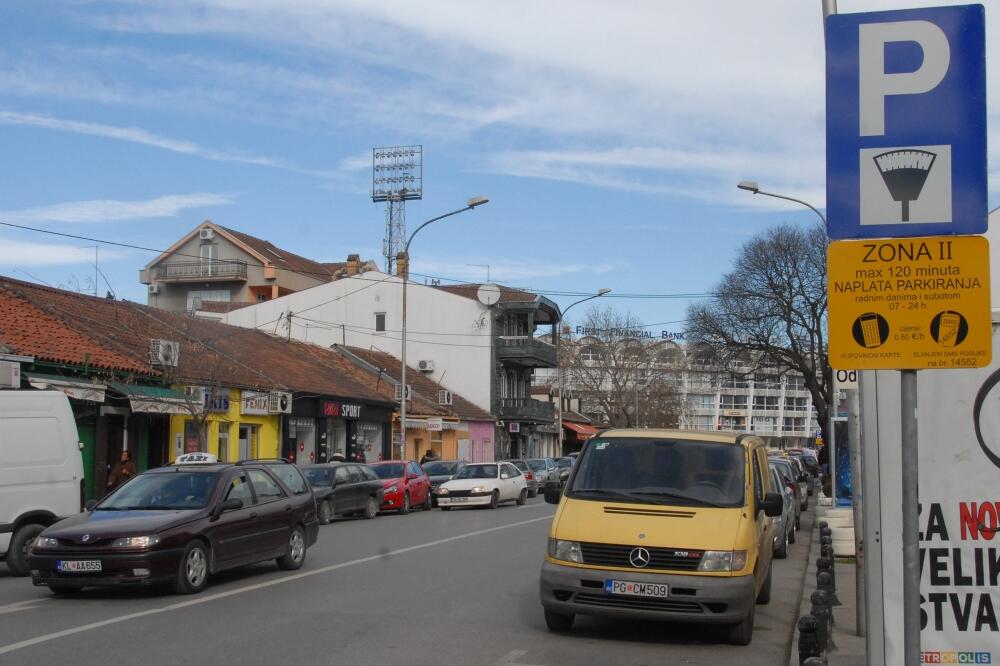 Plaćanje parkinga u Podgorici, Foto: Vesko Belojević