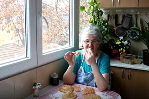 Upoznajte baku Jelenu: Kulinarska zvijezda koju prati 150.000 ljudi