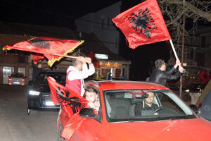 Nije im sporno da slave sa albanskom zastavom i veličanjem OVK