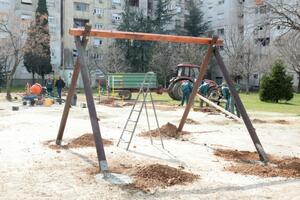 Obnovljeno dječije igralište u podgoričkom naselju Zabjelo