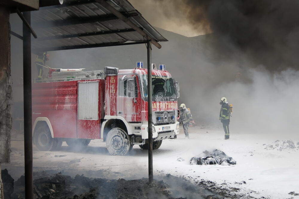 Sa gašenja požara, Foto: Dragan Redžo