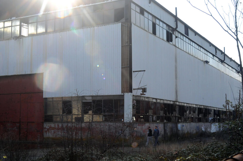 Odluka o ponudama za osam dana: Napuštene hale “Radoja Dakića”, Foto: Savo Prelević
