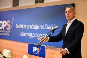 DPS: Đukanović apelovao da se zaustavi bombardovanje u ratu sa...