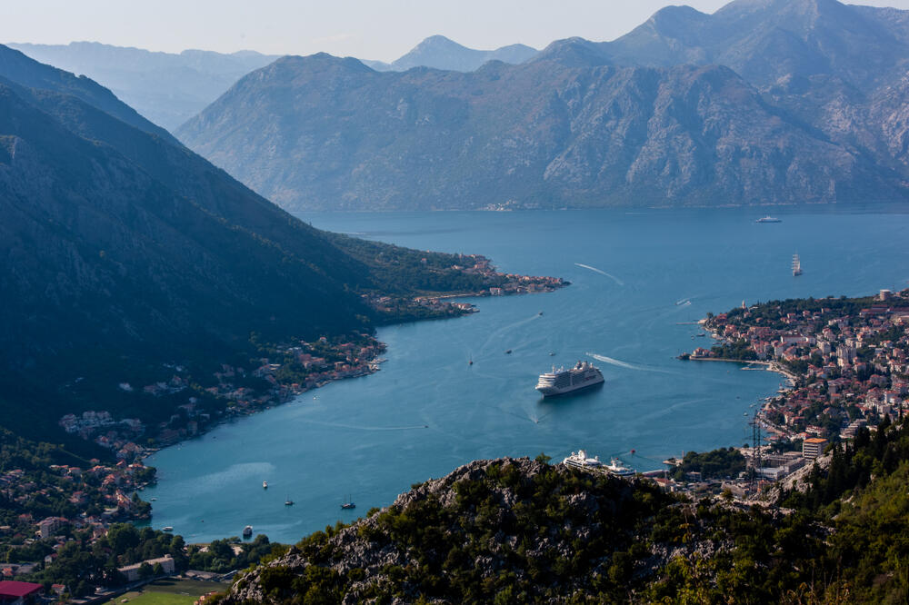 Kruzer u Bokokotorskom zalivu, Foto: Shutterstock