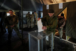 Ukrajina bira predsjednika: Bačen molotovljev koktel na biračkom...