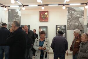 U Tivtu otvorena izložba dokumentarnih fotografija o zemljotresu...