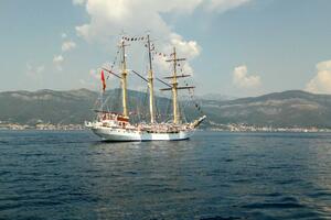 Nakon pet dana plovidbe: Pogledajte dolazak jedrenjaka "Jadran" u...