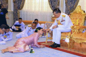 Tjelohraniteljka postala kraljica: Tajlandski kralj se oženio...