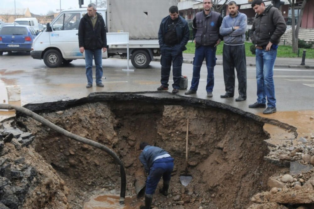 Popravka napukle cijevi, Foto: Vijesti