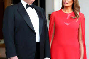 Dama od glamura: Melanija Tramp u senzacionalnoj crvenoj haljini
