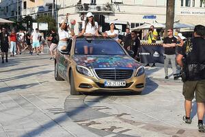 Pogledajte: Poznate ličnosti i luksuzni automobili stigli u Tivat