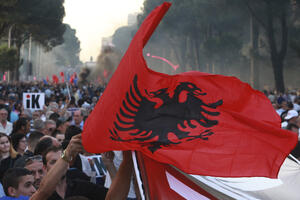 Hapšenja opozicionara u Albaniji zbog uništavanja izbornog...