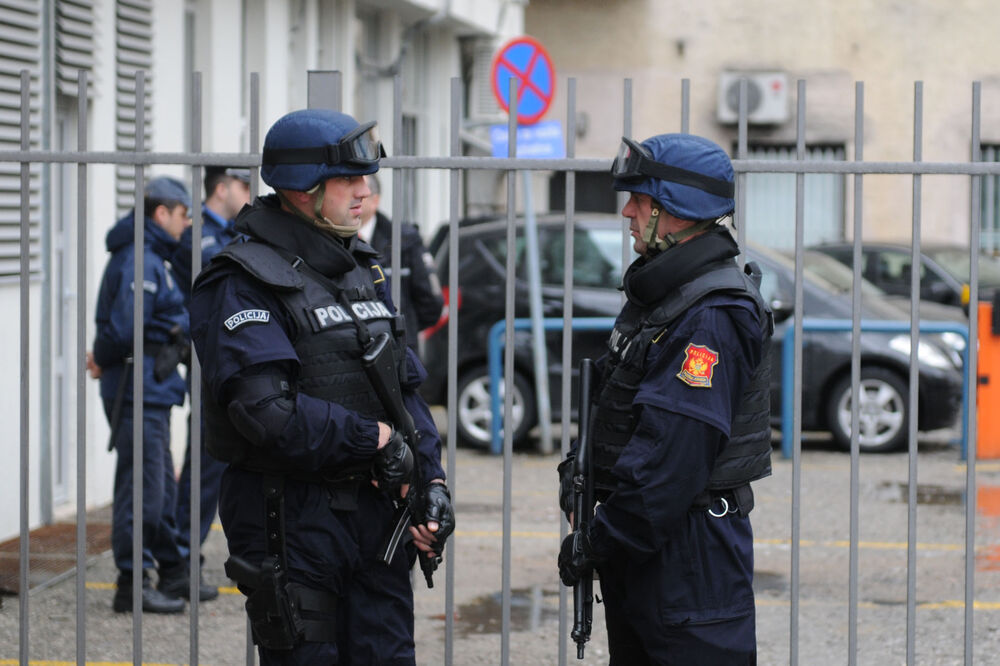 Policija ispred Specijalnog tužilaštva (ilustracija), Foto: Savo Prelević