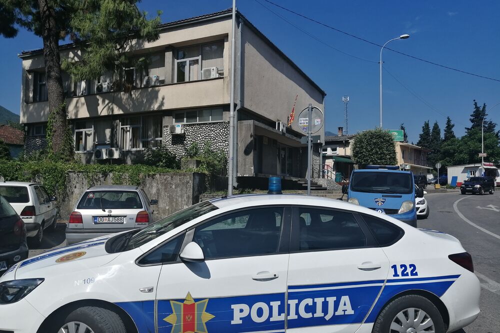 Policija pripravna: Juče ispred zgrade suda u Danilovgradu, Foto: Jelena Jovanović