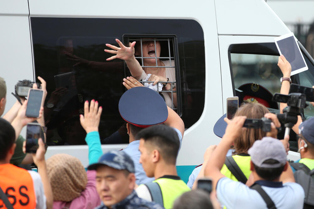 Građani nezadovoljni zbog načina smjene vlasti, Foto: Reuters