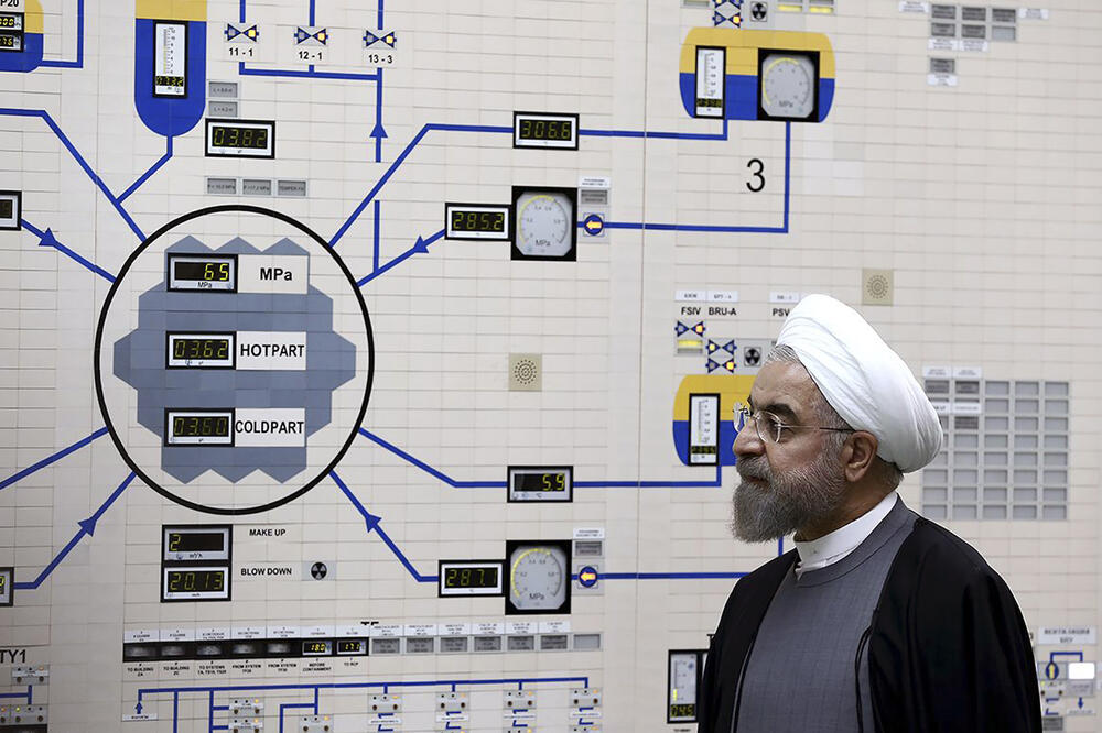 Iranski predsjednik Hasan Rohani tokom posjete jednoj od iranskih nuklearnih elektrana 2015., Foto: BETA/AP
