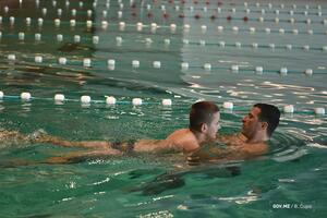 Kad ministar daje prve lekcije plivanja