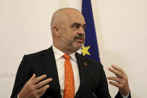 Vlada Albanije daje 25.000 eura Nacionalnom savjetu Albanaca u...