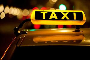 Iskoristili novogodišnje gužve: Taksi usluge u Budvi duplo veće