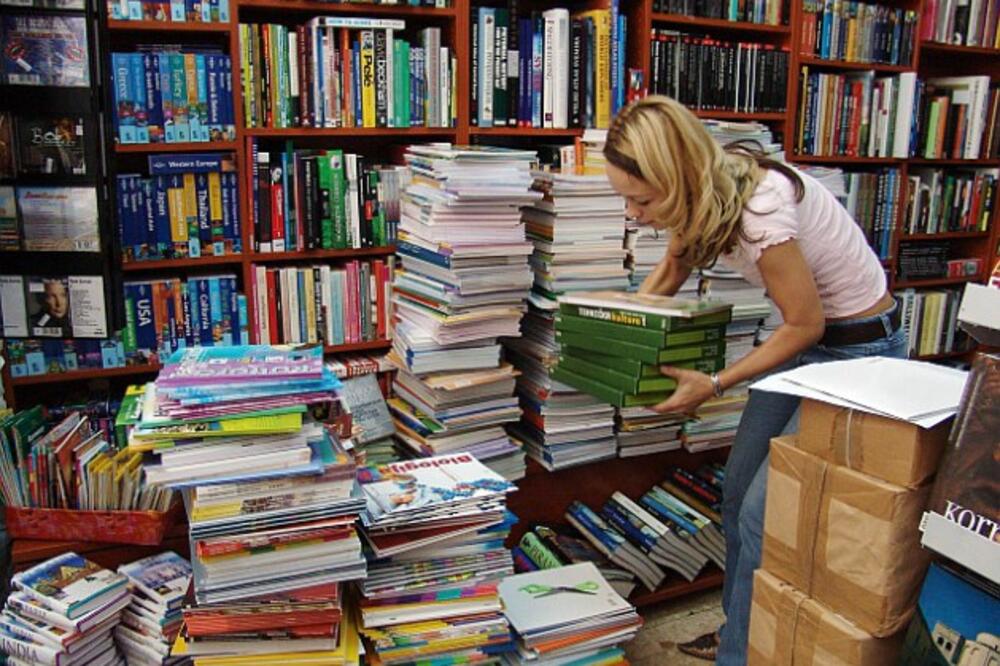 Distribucija udžbenika ka knjižarama počinje najkasnije sljedećeg ponedjeljka, Foto: Andrej Perović
