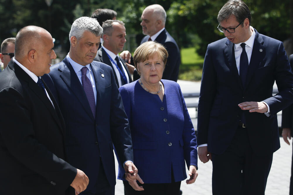 Tači, Merkelova i Vučić, Foto: Darko Vojinović/AP