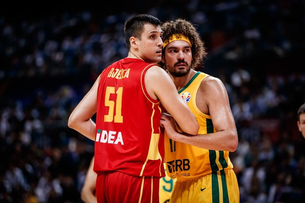 Moraju da se oproste trijumfom: Milko Bjelica u duelu sa Brazilcem Andersonom Varežaoom, Foto: Fiba