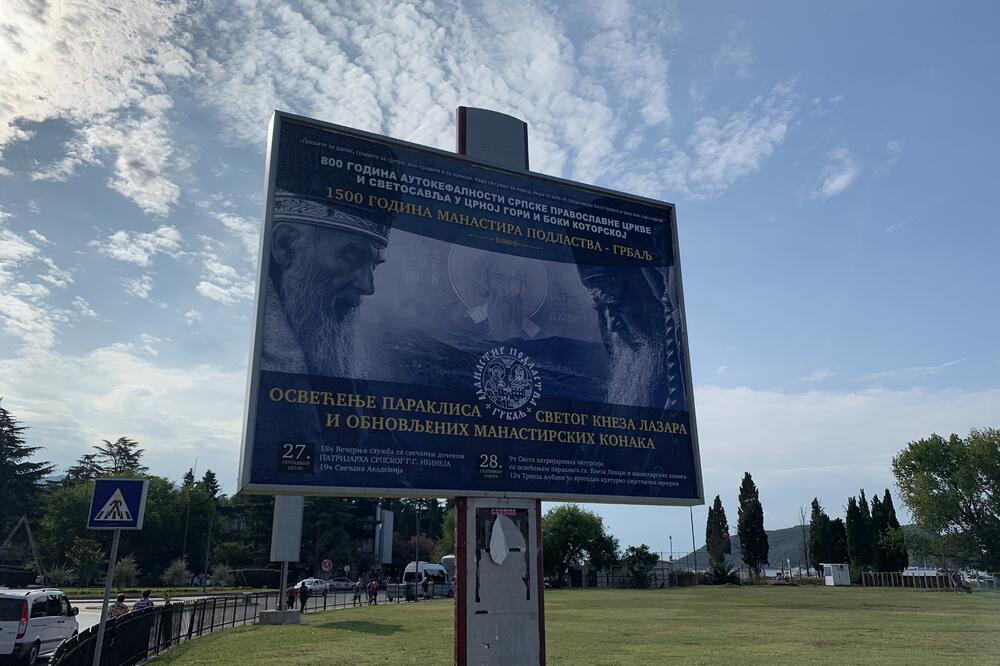 U Budvi i širom Boke postavljeno tridesetak bilborda, Foto: Vuk Lajović