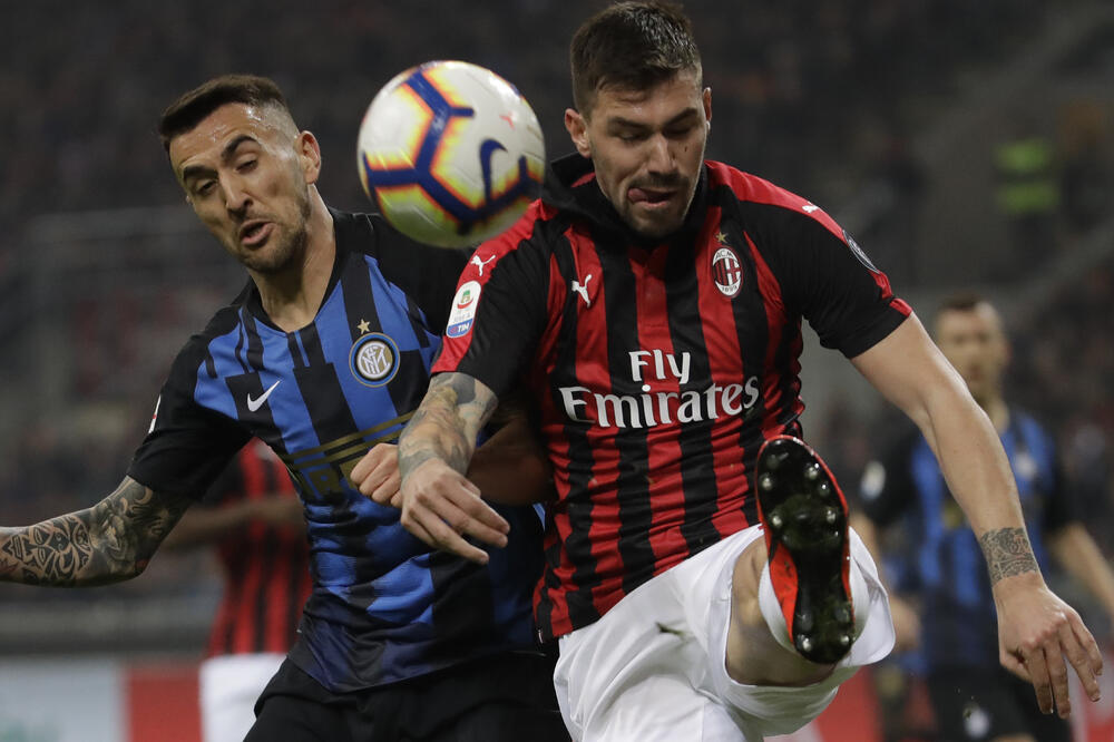 The derby of the giants will mark the football day: Milan and Inter out of  form