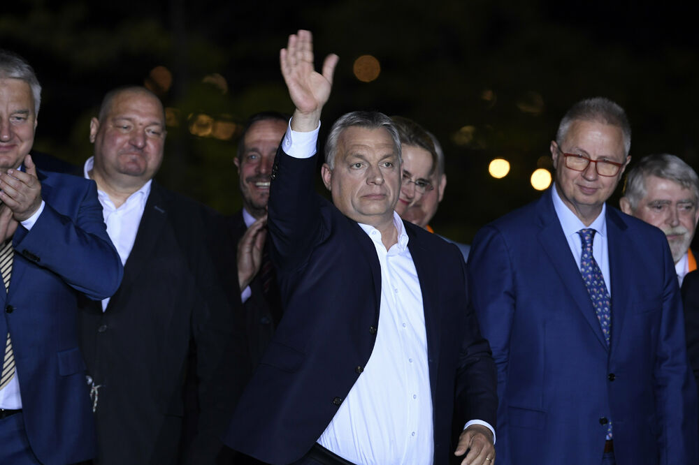 Orban i Tročanji (desno), Foto: Szilard Koszticsak/AP