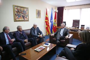 Đukanović u Skoplju razgovarao sa predstavnicima crnogorske...