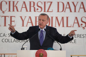 Erdogan prijeti Kurdima da će im "smrskati glave" ako se ne povuku