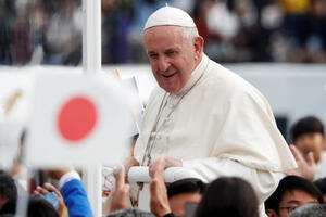 Papa: Svijet obilježen perverznom dihotomijom koja traži mir u...